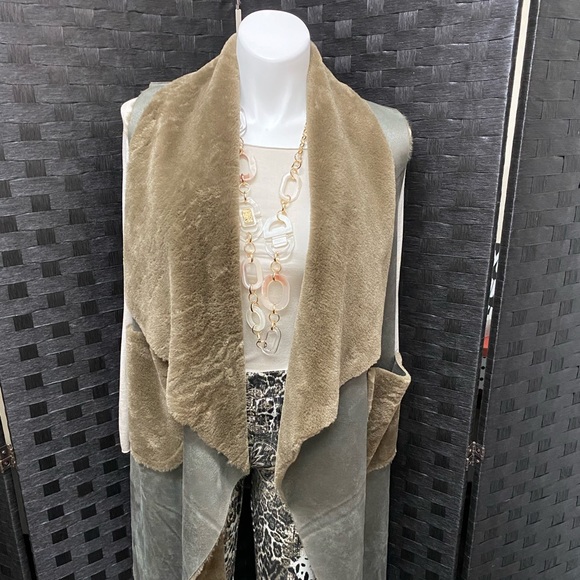 Vest - Picture 2 of 3